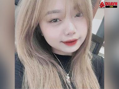Linh Bé với sở thích show vú