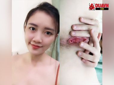 Em mặt xinh móc bím nước nôi lênh láng
